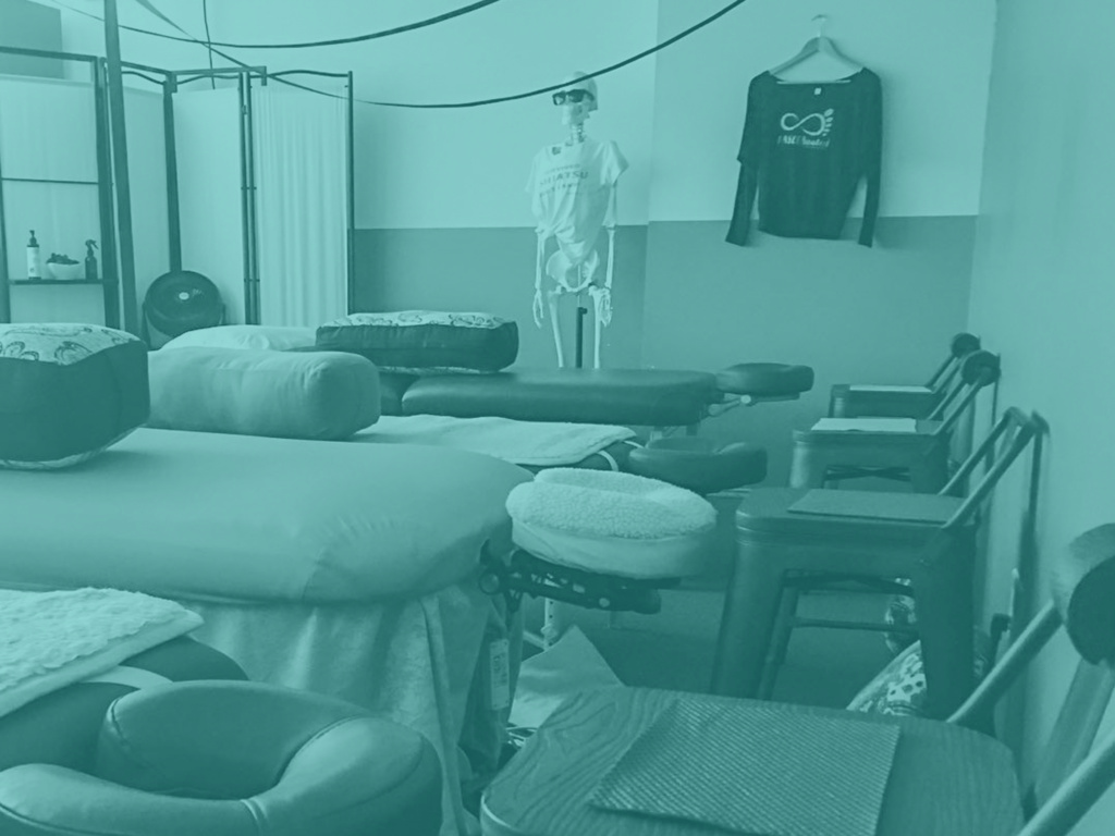 cincinnati-barefoot-massage-training-classroom